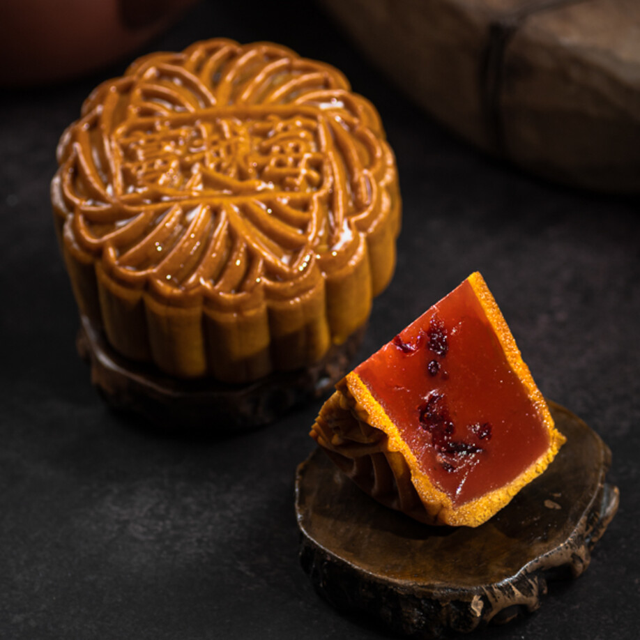 蔓越莓莲蓉月饼 Cranberry Lotus Paste (Mooncake)