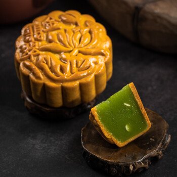 金翡翠月饼 Pandan Lotus (Mooncake)